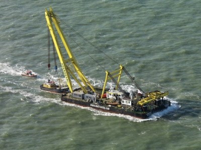 La grúa flotante de tipo sheerlegs Cormorant