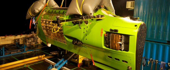 deepsea-challenger-sub-night-dive