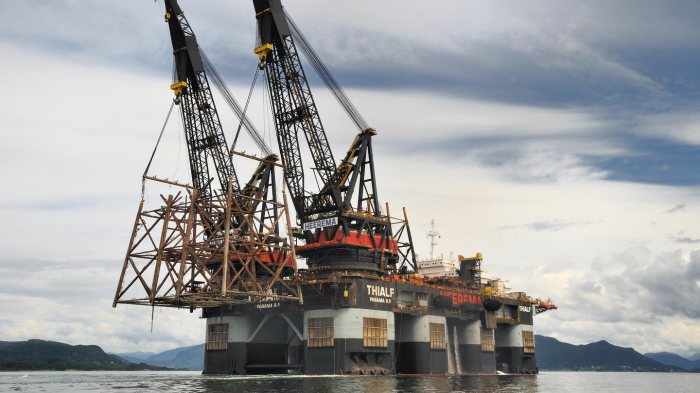 image-4-a-hfg-home-heerema-thialf-removal