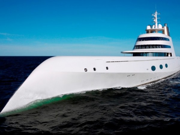 El superyate A de Philippe Starck
