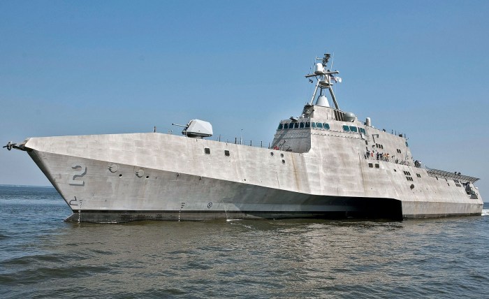 1002dp_01+uss_independence_lcs_2+left_side_angle