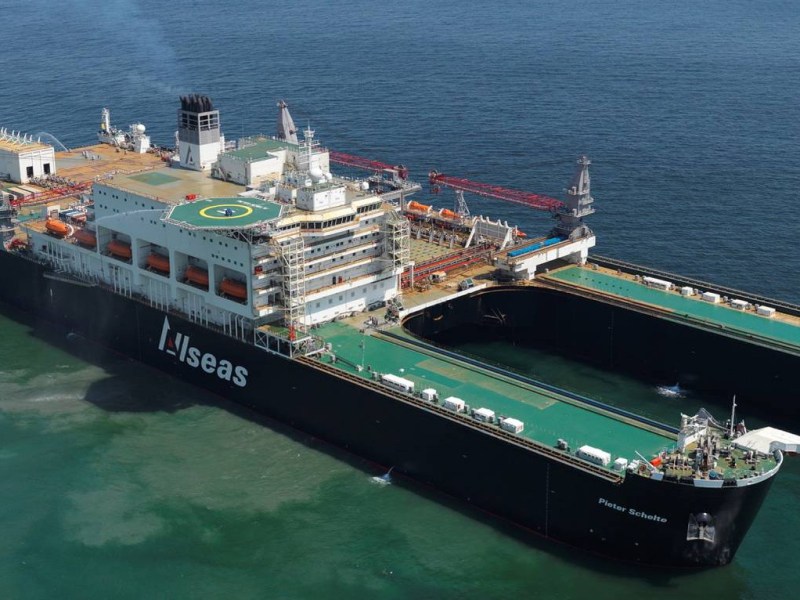 El buque multipropósito Pioneering Spirit