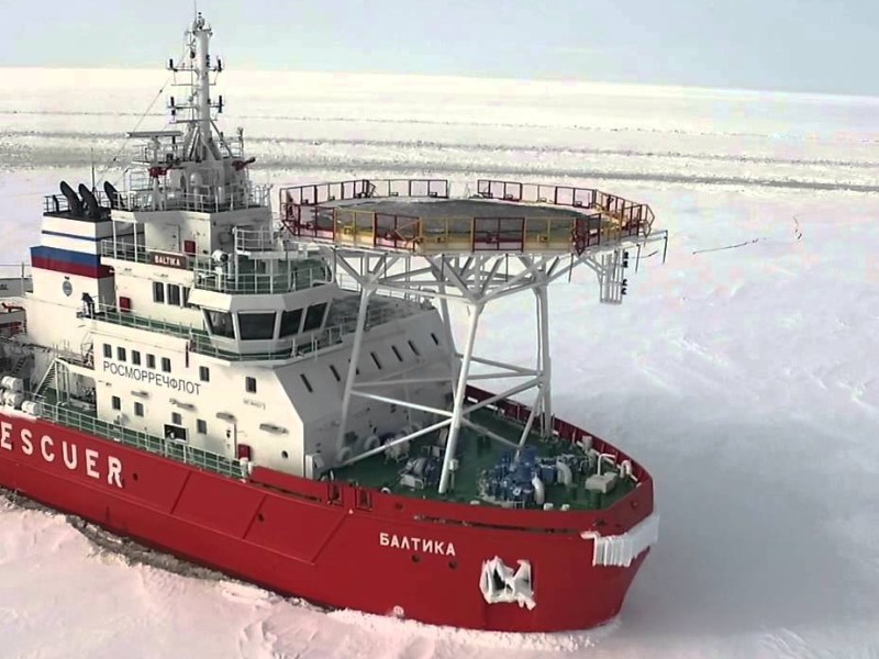El Baltika, el primer rompehielos oblicuo