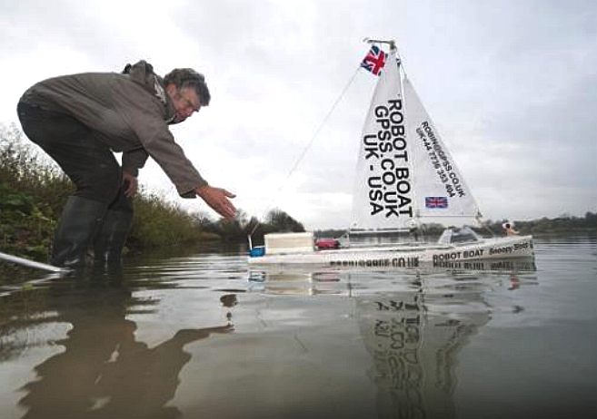 robin_lovelock_launches_snoopy_sloop_autonomous_sailing_boat