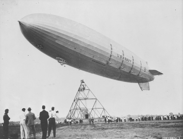 USS_Akron-airship-800