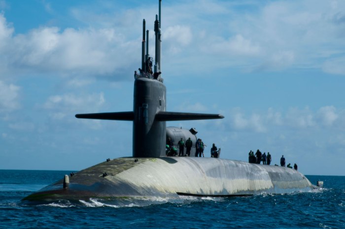 Submarino clase Ohio en superficie