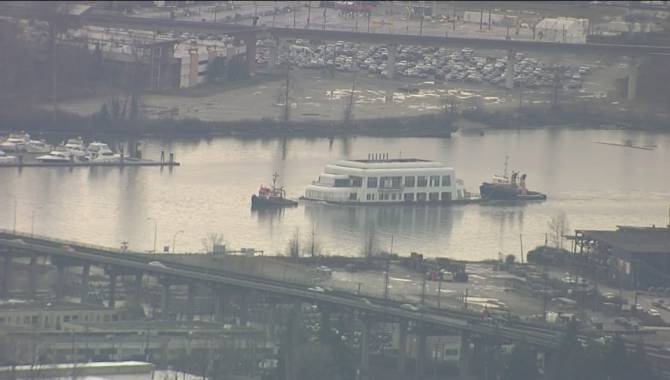 raw151222mcbarge_tnb_4