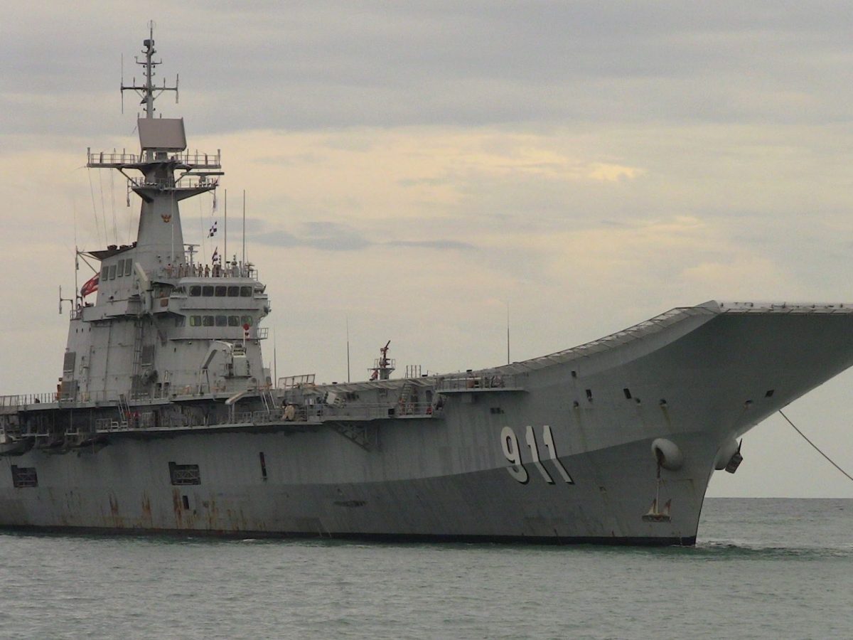Portaaviones Chakri Naruebet. Un gallego en el reino de Siam.