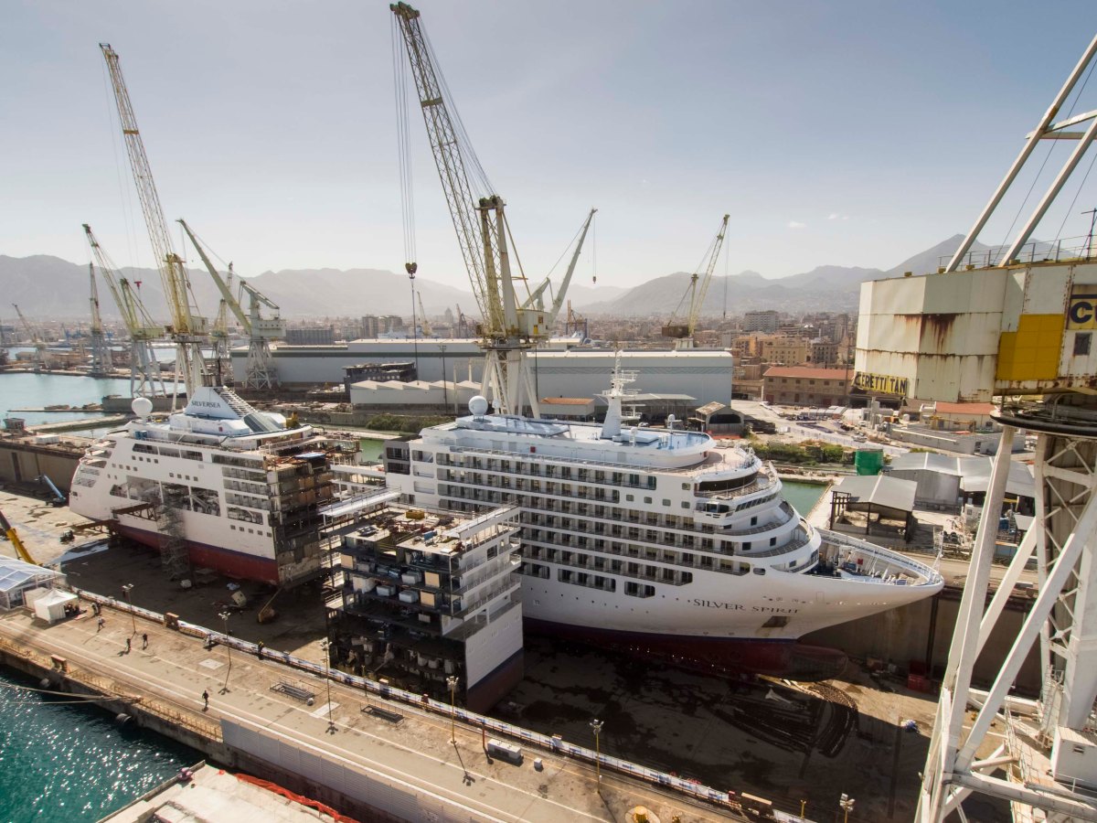 El alargamiento del crucero Silver Spirit resumido en dos minutos