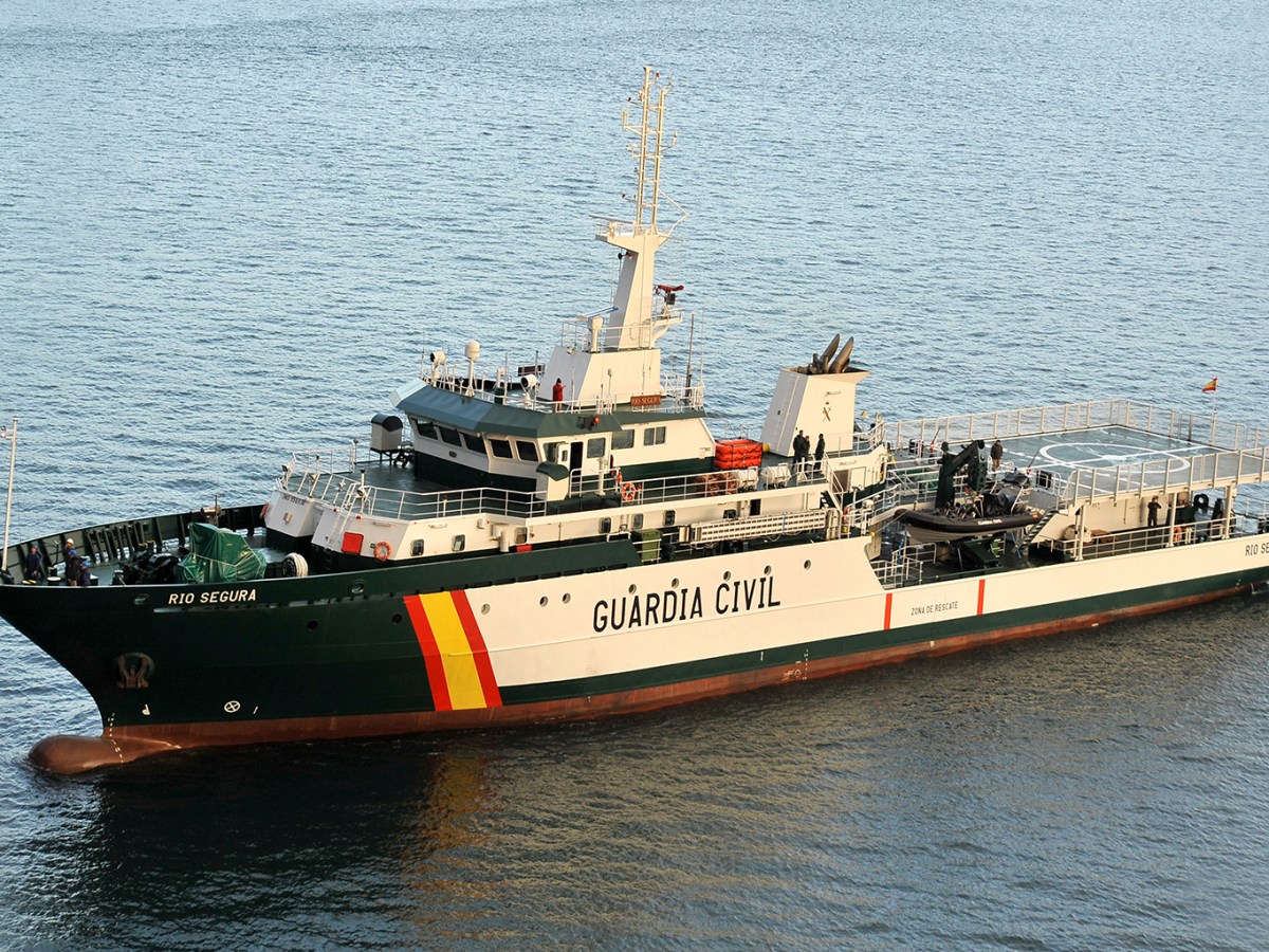 El patrullero oceánico de la Guardia Civil Río Segura