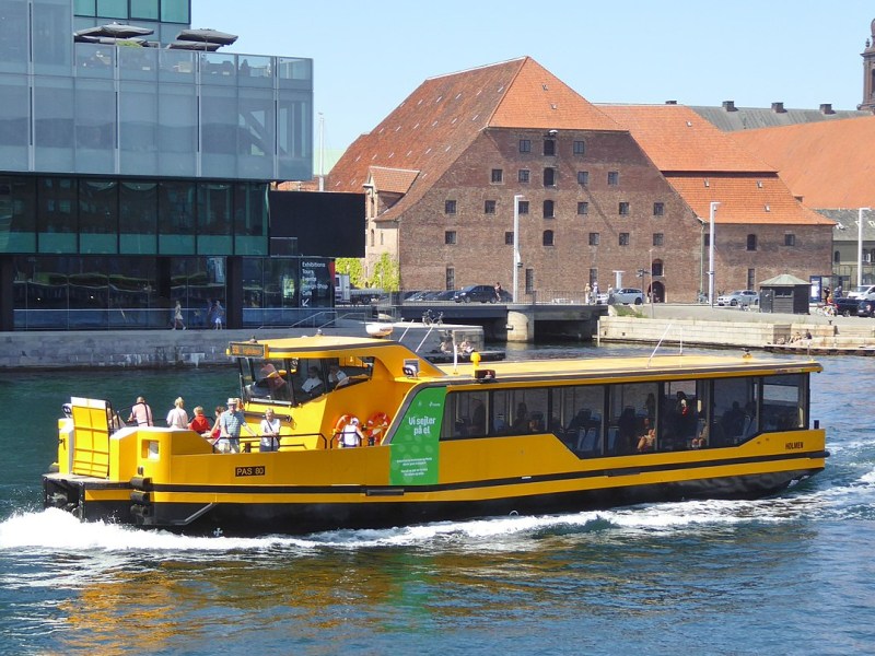 El ferry eléctrico Bryggen, buque del año 2021 en los Países Bajos