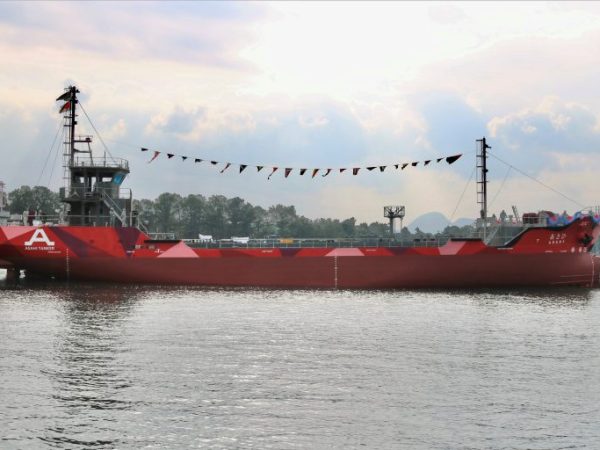 El Asahi, el primer petrolero eléctrico del mundo