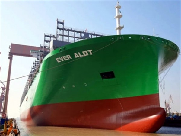 El Ever Alot rompe la barrera de los 24.000 TEU y se corona como nuevo portacontenedores más grande del mundo