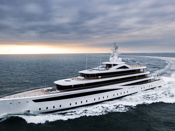 World Superyacht Awards 2022: el Viva de Feadship