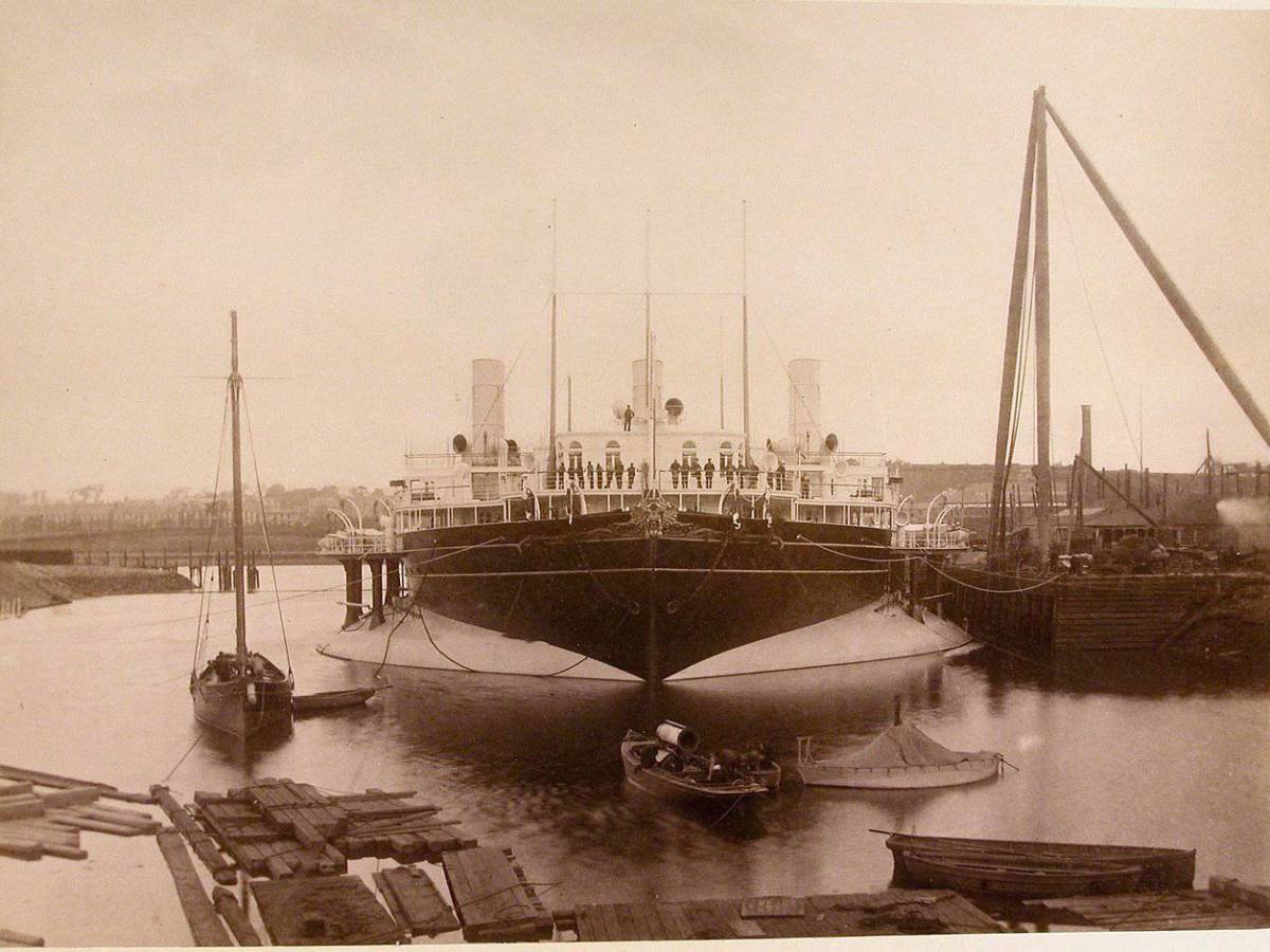 Cuando en 1880 el Livadia (1880-1926), el nuevo yate del zar, se rompió en su viaje inaugural y tuvo que ser reparado en Ferrol