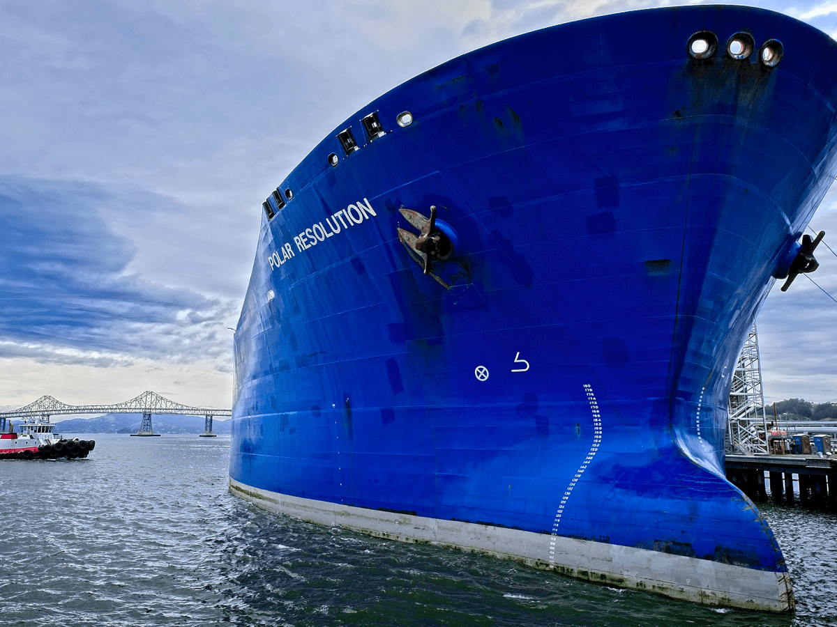 El lenguaje de los barcos: toda la información que nos dan sus letras, símbolos y marcas