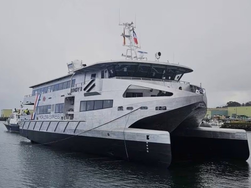 Bindy II, un catamarán de aluminio fabricado en Burela para la rada de Brest