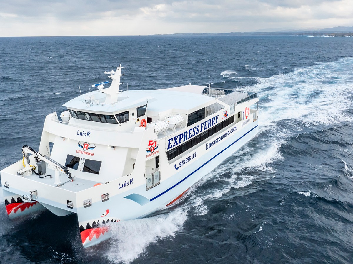 Luis R, un catamarán de 363 pasajeros de Astilleros Gondán para la centenaria Líneas Romero